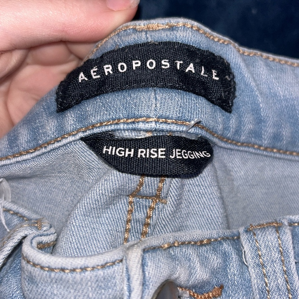 light blue ripped jeans:)